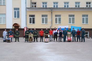 Боевое развёртывание в кромешной тьме и пожарный бобслей –  как курсанты провели это воскресенье