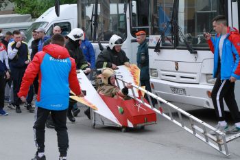 Боевое развёртывание в кромешной тьме и пожарный бобслей –  как курсанты провели это воскресенье