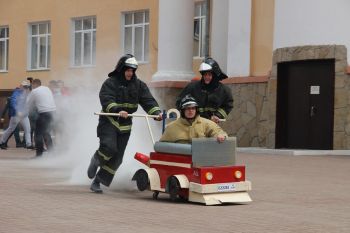 Боевое развёртывание в кромешной тьме и пожарный бобслей –  как курсанты провели это воскресенье