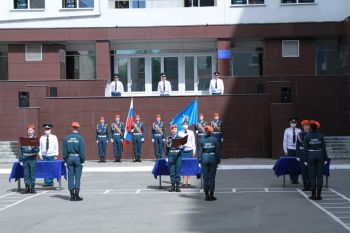 Личный состав Уральского института ГПС МЧС России присоединился к всероссийской акции «Окна России»