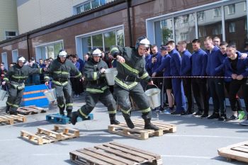 В институте прошла «Гонка героев» и женский пожарный кроссфит 