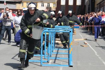 В институте прошла «Гонка героев» и женский пожарный кроссфит 