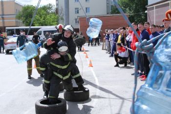 В институте прошла «Гонка героев» и женский пожарный кроссфит 