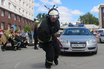 В институте прошла «Гонка героев» и женский пожарный кроссфит 