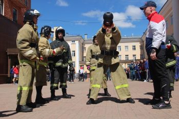 В институте прошла «Гонка героев» и женский пожарный кроссфит 