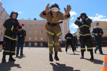 В институте прошла «Гонка героев» и женский пожарный кроссфит 