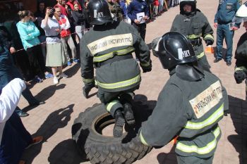 В институте прошла «Гонка героев» и женский пожарный кроссфит 