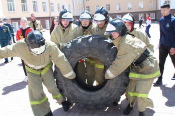 В институте прошла «Гонка героев» и женский пожарный кроссфит 