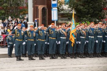 Парадные расчёты Уральского института ГПС МЧС России стали участниками военного парада Победы