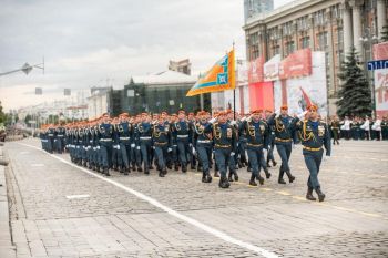 Парадные расчёты Уральского института ГПС МЧС России стали участниками военного парада Победы