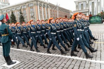 Парадные расчёты Уральского института ГПС МЧС России стали участниками военного парада Победы