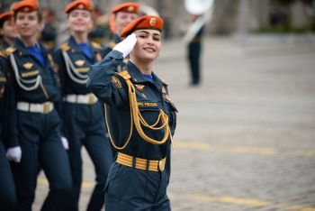 Парадные расчёты Уральского института ГПС МЧС России стали участниками военного парада Победы