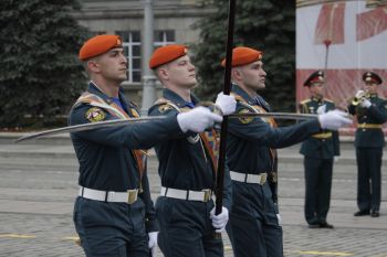 Парадные расчёты Уральского института ГПС МЧС России стали участниками военного парада Победы