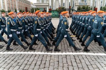 Парадные расчёты Уральского института ГПС МЧС России стали участниками военного парада Победы