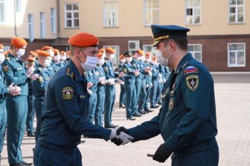 В Уральском институте ГПС МЧС России состоялась церемония присвоения первых офицерских званий 