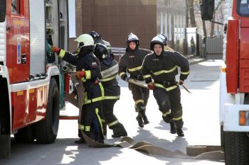 В институте прошли соревнования по преодолению специальной полосы и военизированная эстафета 