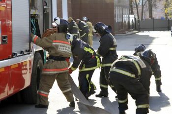 В институте прошли соревнования по преодолению специальной полосы и военизированная эстафета 