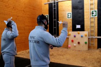 В институте прошли соревнования по преодолению специальной полосы и военизированная эстафета 