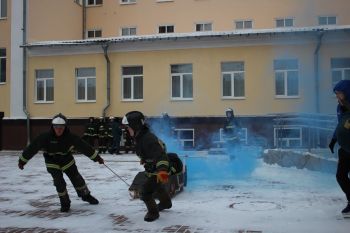 Курсанты приняли участие в соревнованиях по зимнему пожарному бобслею