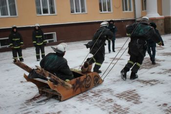 Курсанты приняли участие в соревнованиях по зимнему пожарному бобслею