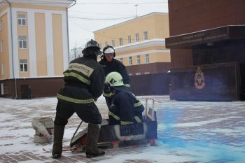 Курсанты приняли участие в соревнованиях по зимнему пожарному бобслею