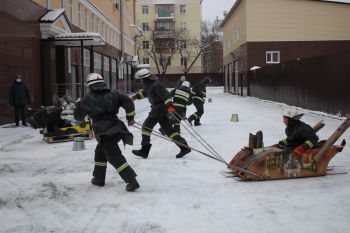 Курсанты приняли участие в соревнованиях по зимнему пожарному бобслею