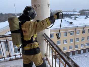 На территории Уральского института ГПС МЧС России проведены соревнования по профессиональному мастерству