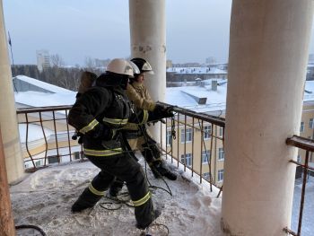 На территории Уральского института ГПС МЧС России проведены соревнования по профессиональному мастерству