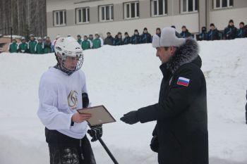 «Огненный щит» сыграл с хоккеистами Уральского юридического института МВД России