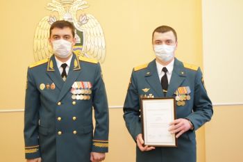 Начальник института вручил награды личному составу