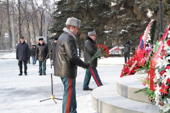 Начальник института Александр Тарарыкин возложил цветы к памятнику Жукову