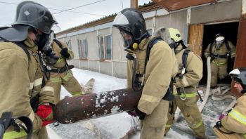  Курсанты отработали навыки тушения пожара на загородной учебно-спортивной базе института