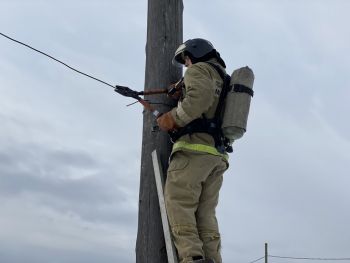  Курсанты отработали навыки тушения пожара на загородной учебно-спортивной базе института