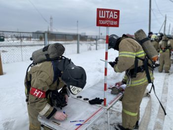  Курсанты отработали навыки тушения пожара на загородной учебно-спортивной базе института