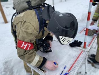  Курсанты отработали навыки тушения пожара на загородной учебно-спортивной базе института