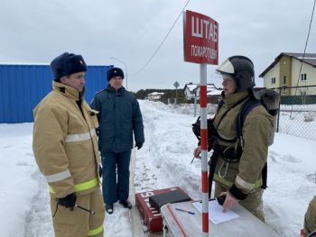  Курсанты отработали навыки тушения пожара на загородной учебно-спортивной базе института