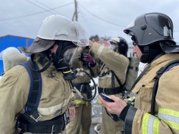  Курсанты отработали навыки тушения пожара на загородной учебно-спортивной базе института