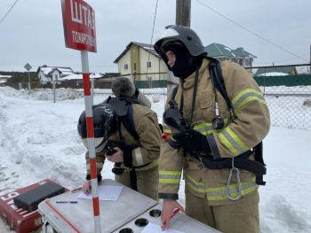  Курсанты отработали навыки тушения пожара на загородной учебно-спортивной базе института