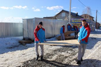 Курсанты провели день в приюте для собак северных ездовых пород