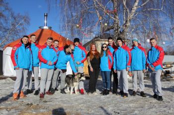 Курсанты провели день в приюте для собак северных ездовых пород