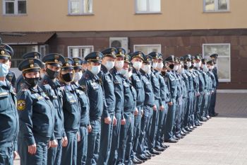 В институте прошёл строевой смотр летней формы одежды