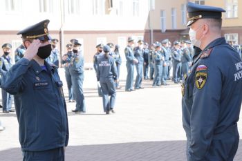 В институте прошёл строевой смотр летней формы одежды