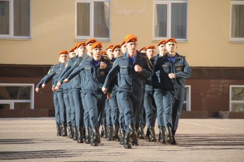 В институте проведен смотр строя и песни среди переменного состава