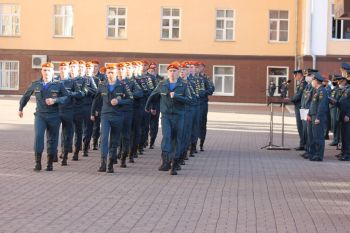 В институте проведен смотр строя и песни среди переменного состава