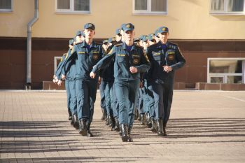 В институте проведен смотр строя и песни среди переменного состава