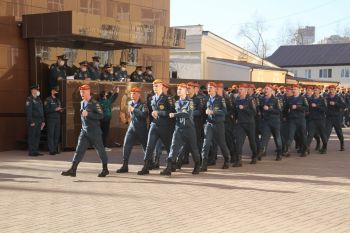 В институте проведен смотр строя и песни среди переменного состава