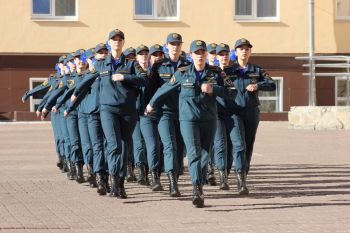 В институте проведен смотр строя и песни среди переменного состава