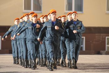 В институте проведен смотр строя и песни среди переменного состава